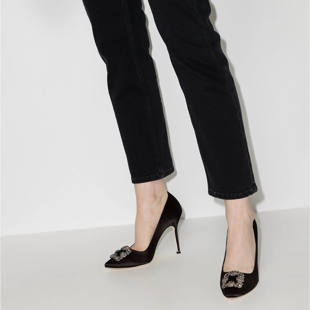 Manolo Blahnik
105mm Hangisi satin pumps
